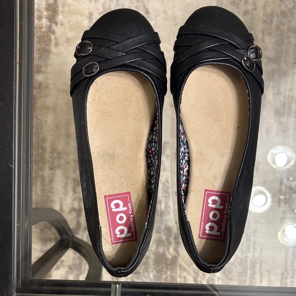Pop Black Women's Flats with Buckle Accents